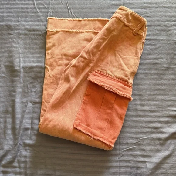 AKIRA Women’s Two-Tone Cargo Jeans Peach Coral Wide Leg High Waist XS NWT - Picture 1 of 12